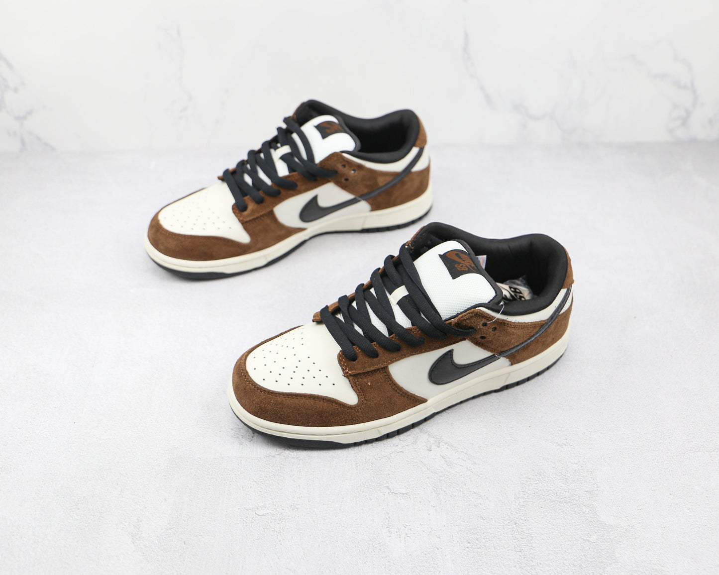 Nike SB Dunk Low Branco Preto Trilha Marrom