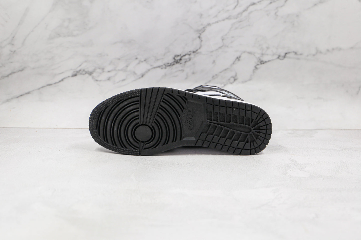 Jordan 1 Mid Fibra de Carbono