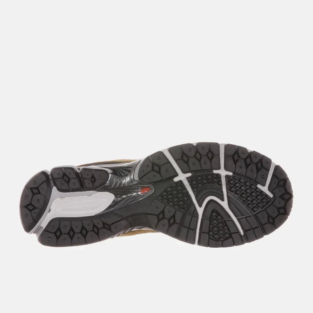 New Balance 2002R Woodland Preto Cimento