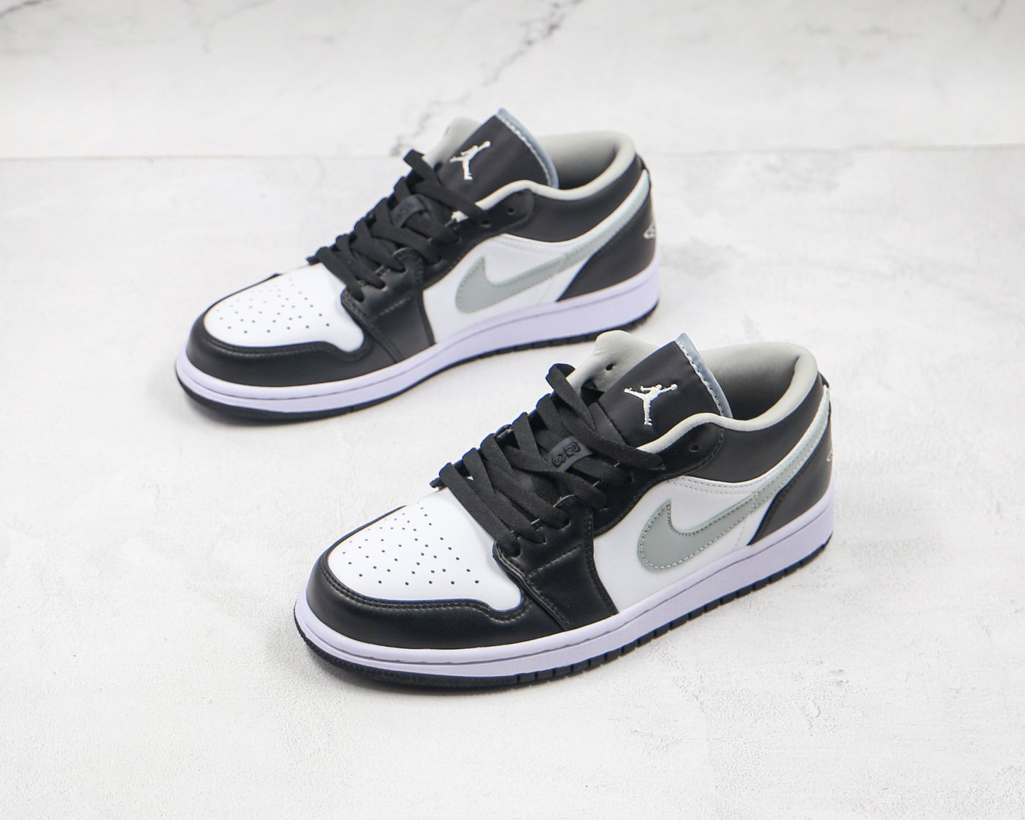 Jordan 1 Low Preto Branco Cinza