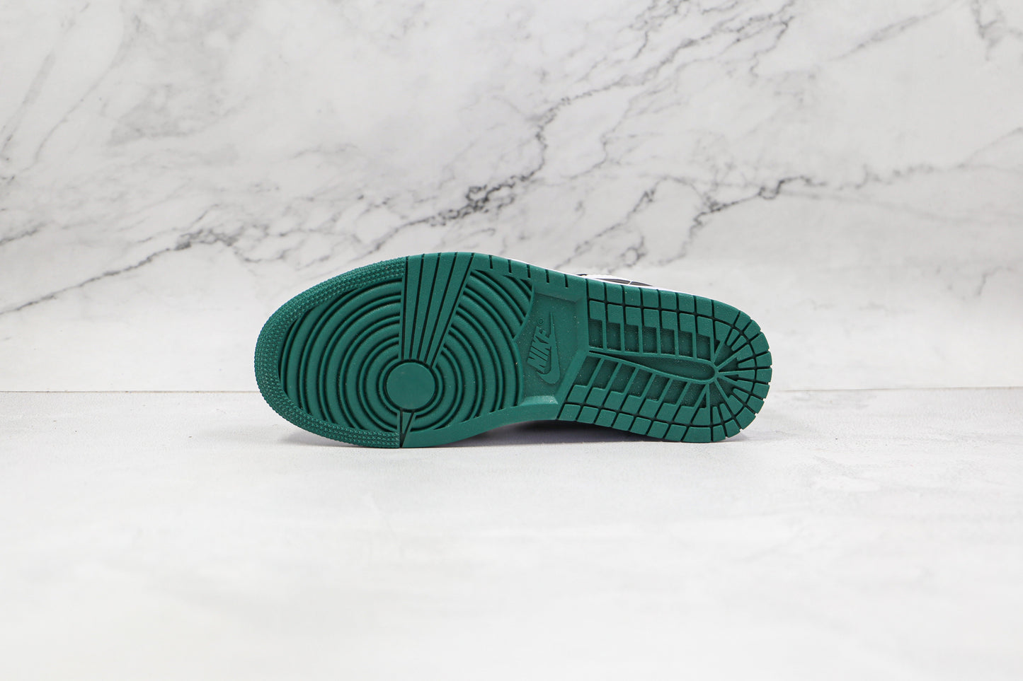 Jordan 1 Low Branco Preto Verde Místico