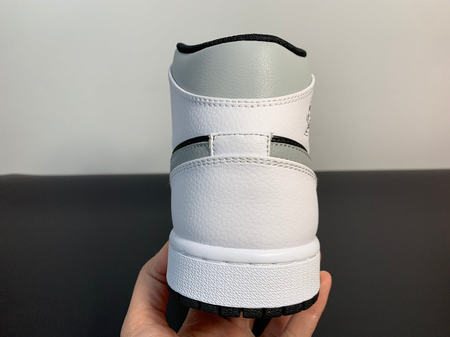 Jordan 1 Mid Branco Sombra