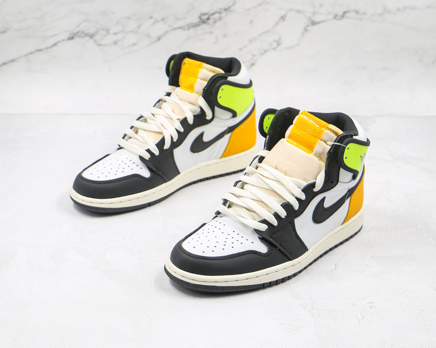 Jordan 1 Retro High Branco Preto Volt Dourado Universitário
