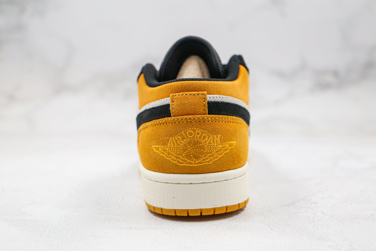Jordan 1 Low University Dourado Preto 