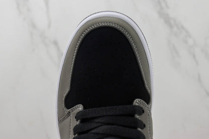 Jordan 1 Low Grafite Laranja Vibrante 