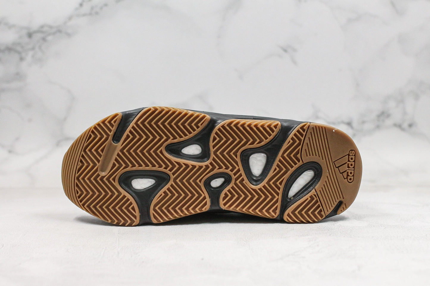 Adidas Yeezy Boost 700 Utility preto 