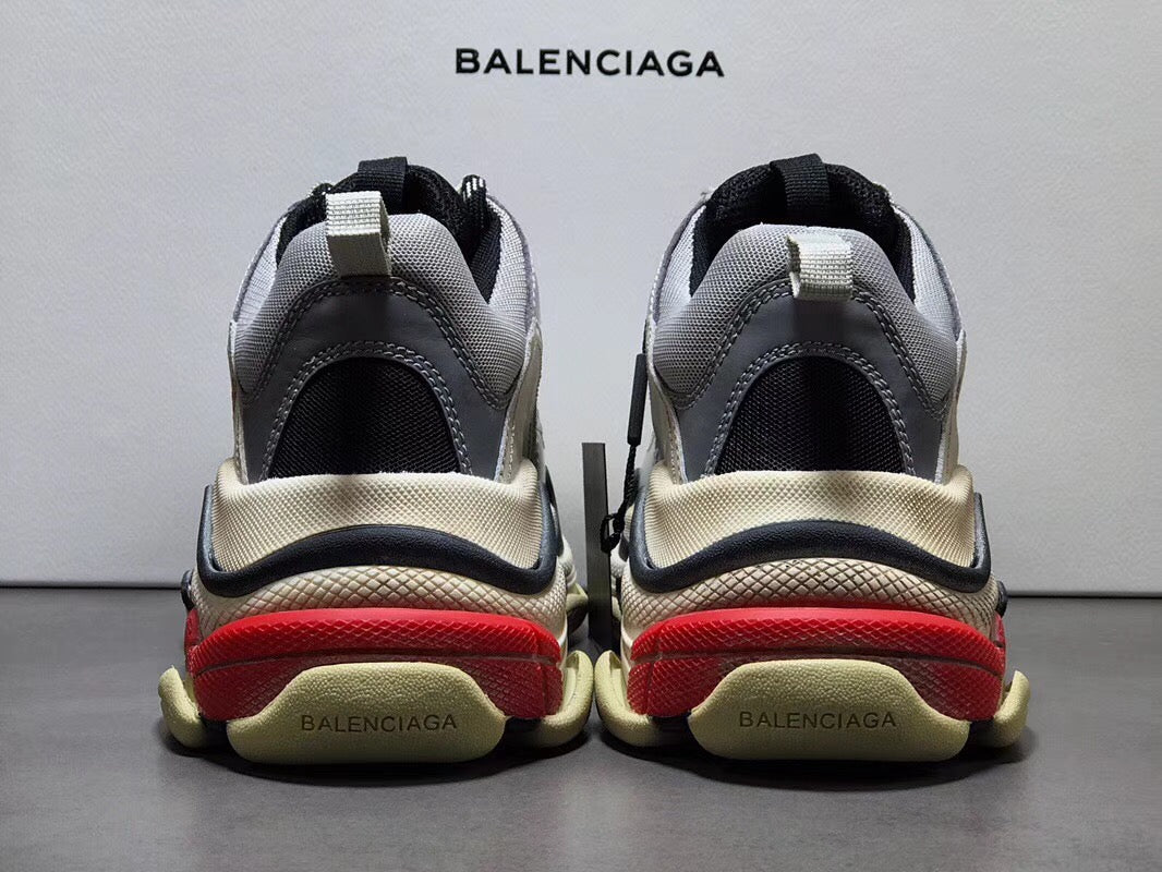 Balenciaga Triple S Prata e Preto 2019