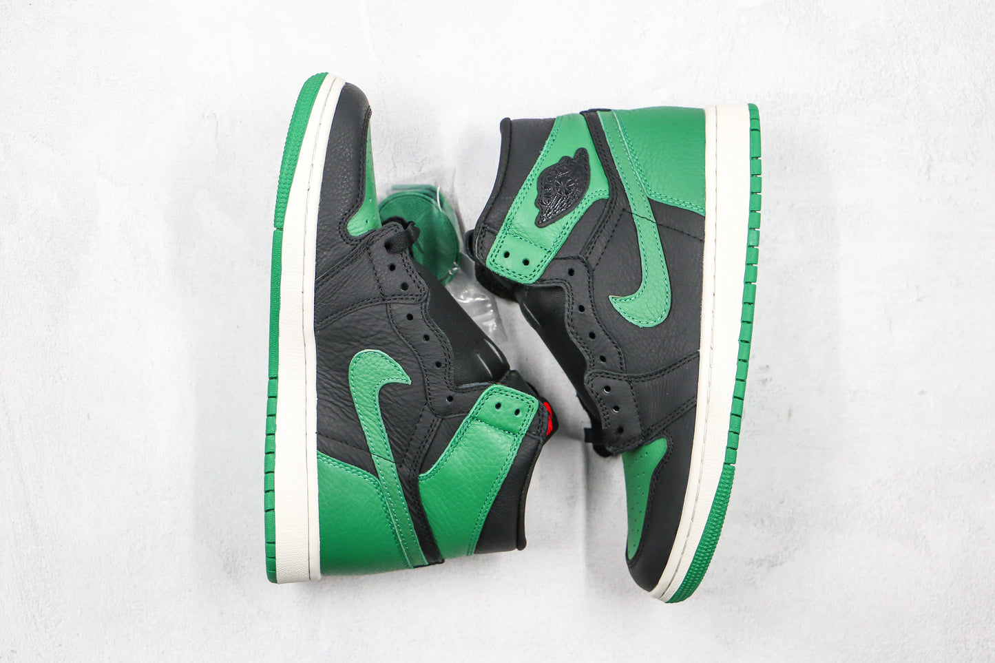 Jordan 1 Retro High Verde Pinheiro Preto 