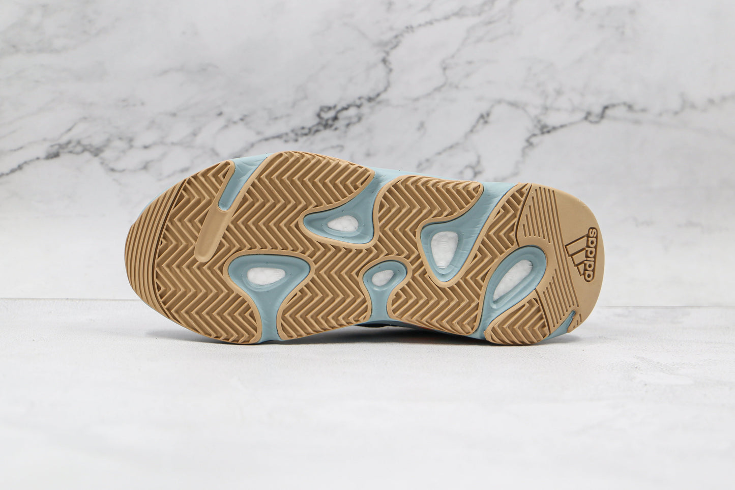 Adidas Yeezy Boost 700 Azul Carbono 