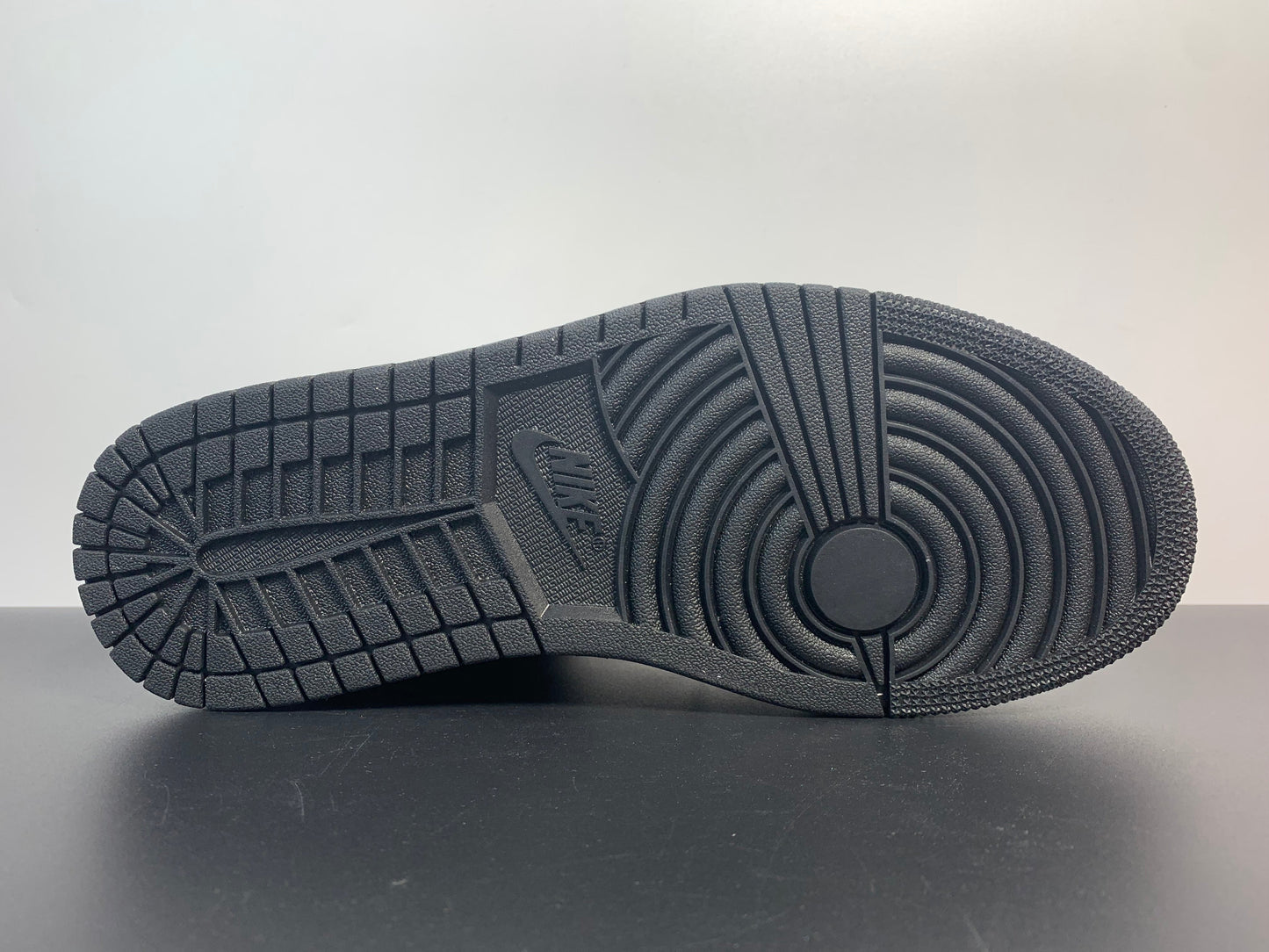 Jordan 1 Mid Branco Sombra 