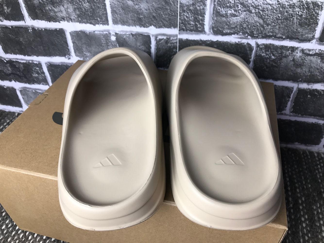 Adidas Yeezy Slide Pure 