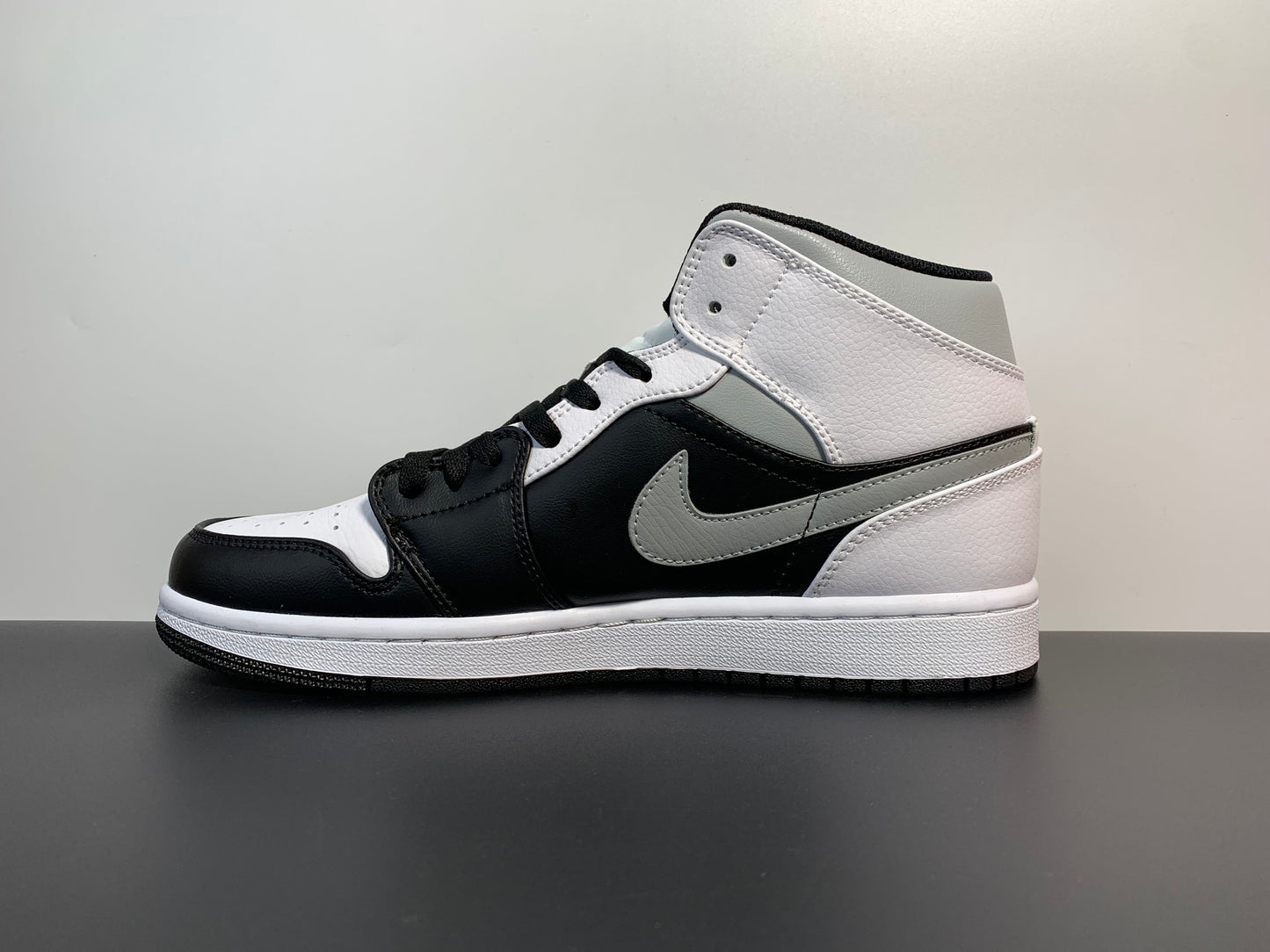Jordan 1 Mid Branco Sombra 