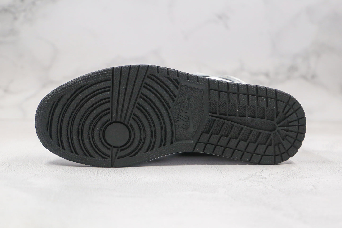 Jordan 1 Retro High Silver Toe 