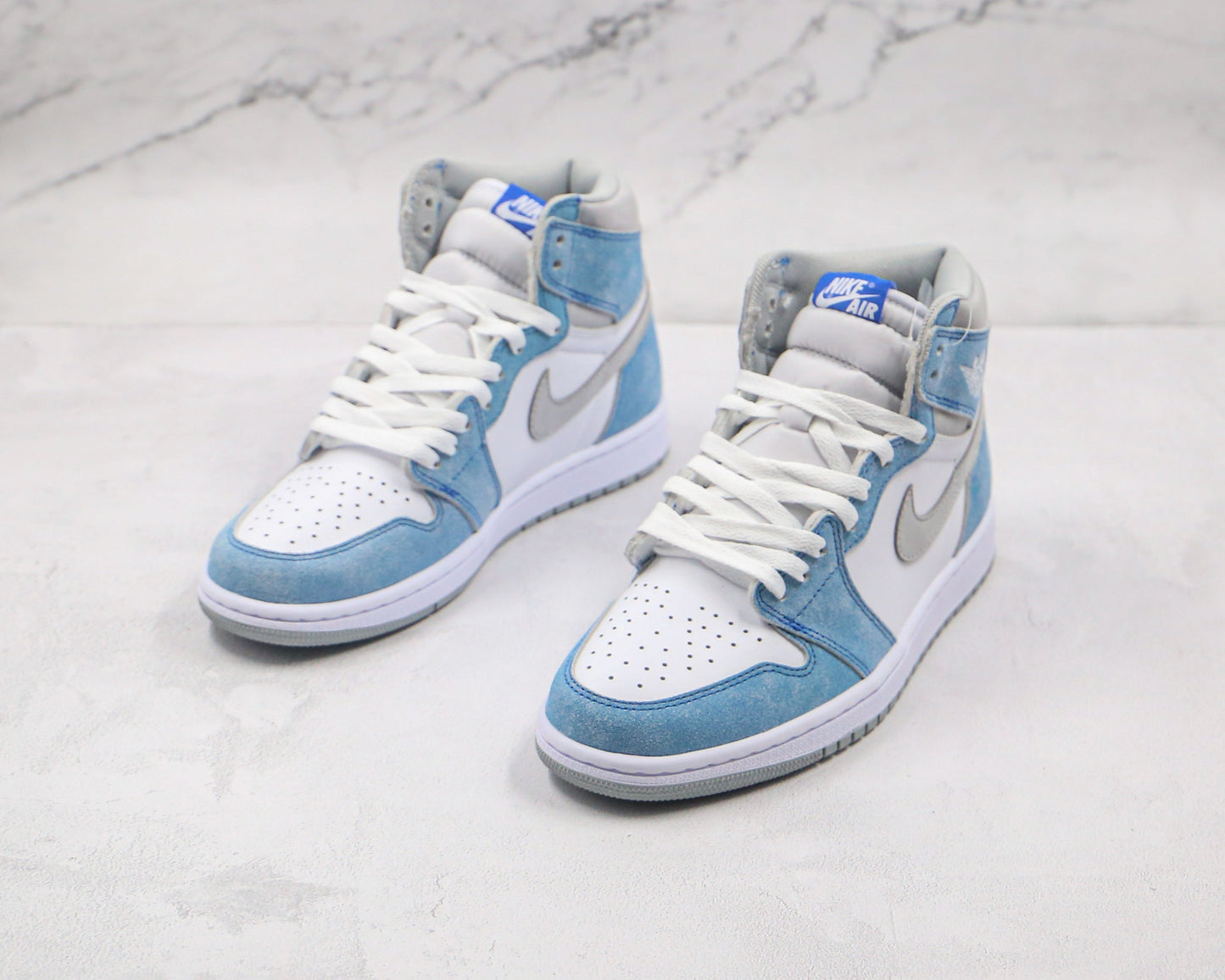 Jordan 1 Retro High Hyper Royal Smoke Grey 