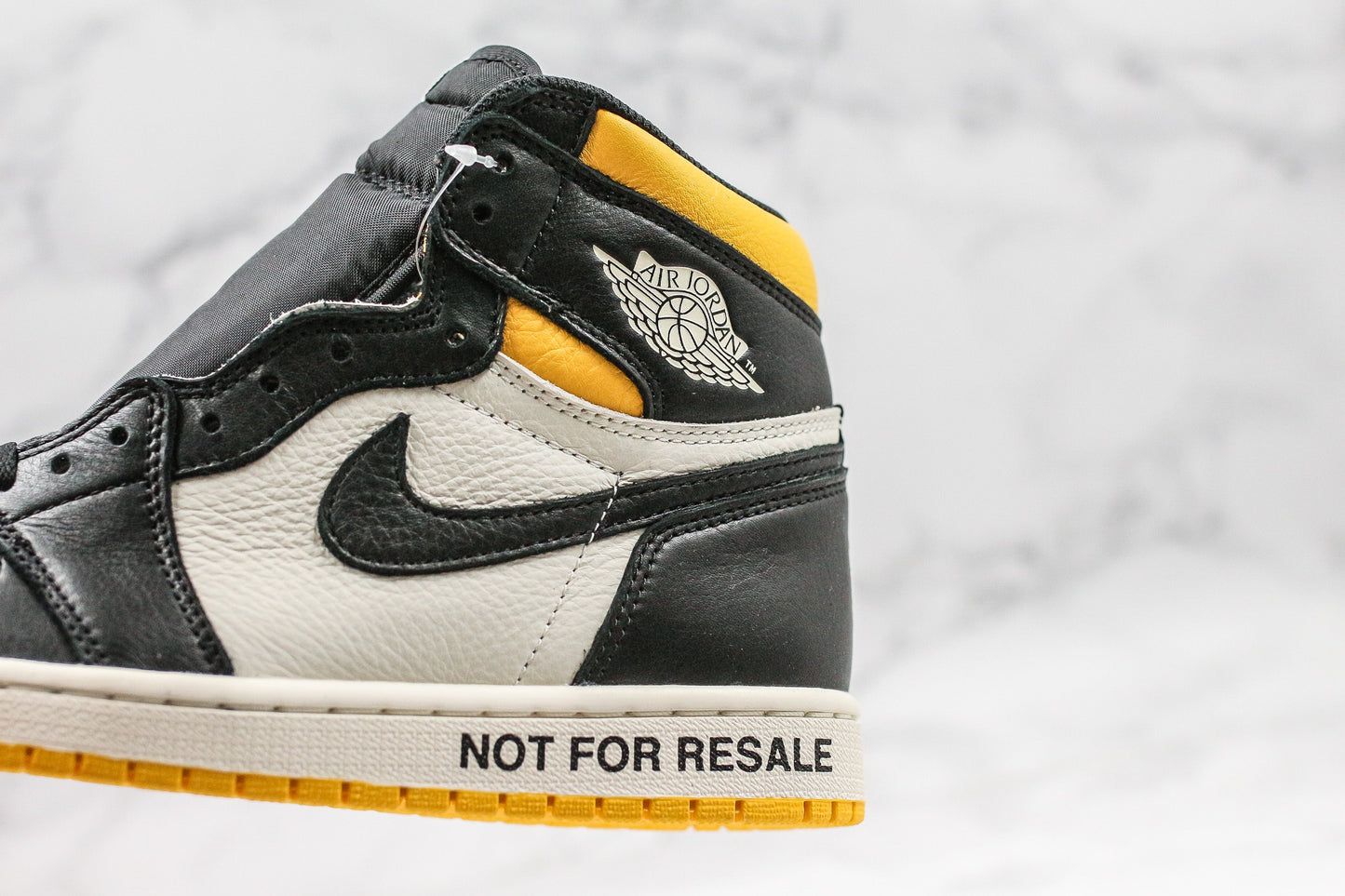 Jordan 1 Retro High "Não para Revenda" Varsity Maize