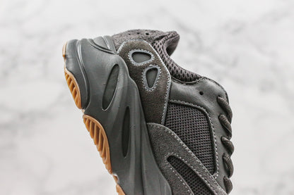 Adidas Yeezy Boost 700 Utility preto 
