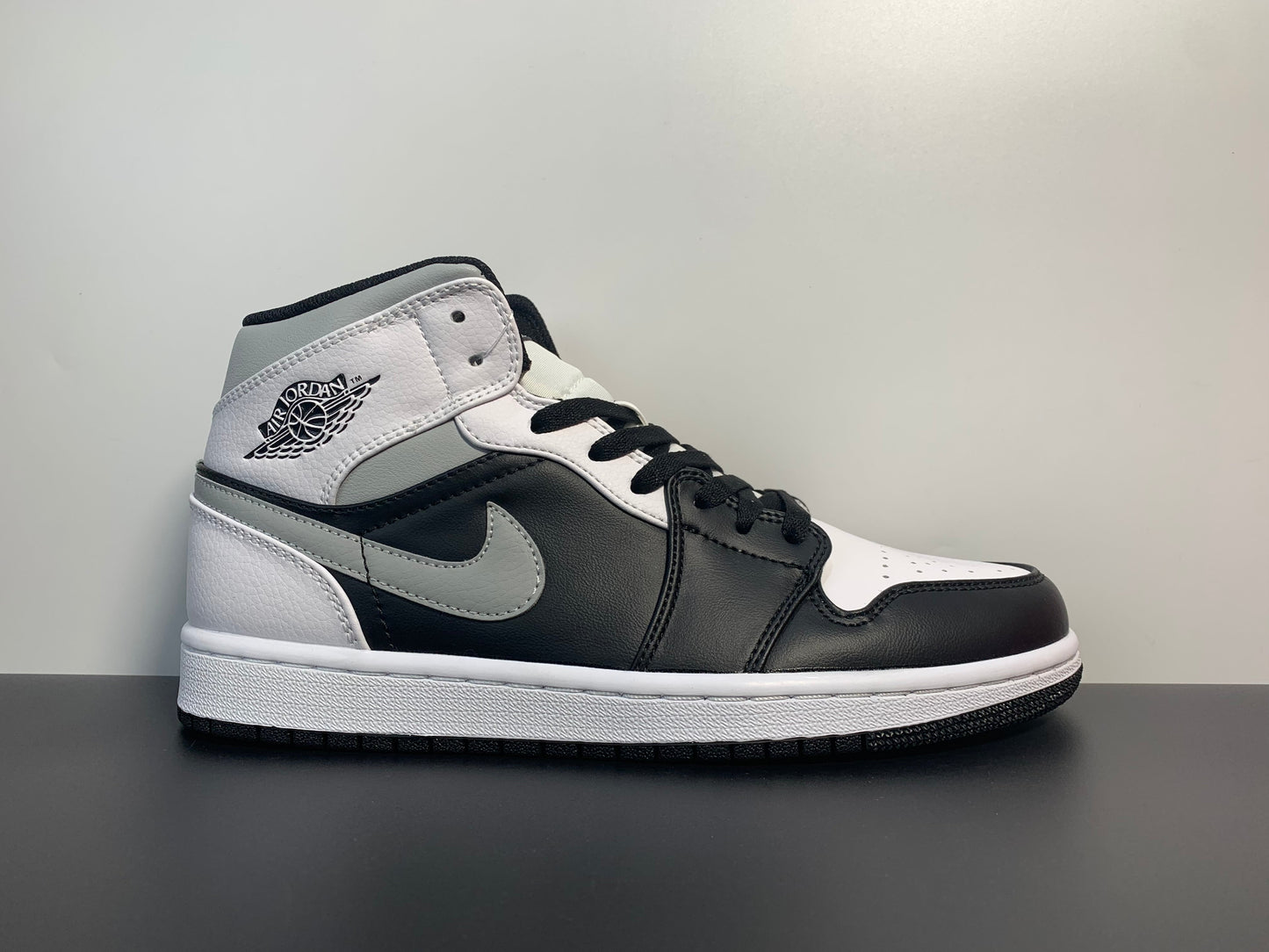 Jordan 1 Mid Branco Sombra 