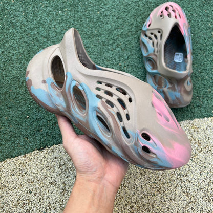 Adidas Yeezy Foam Cinza Areia 