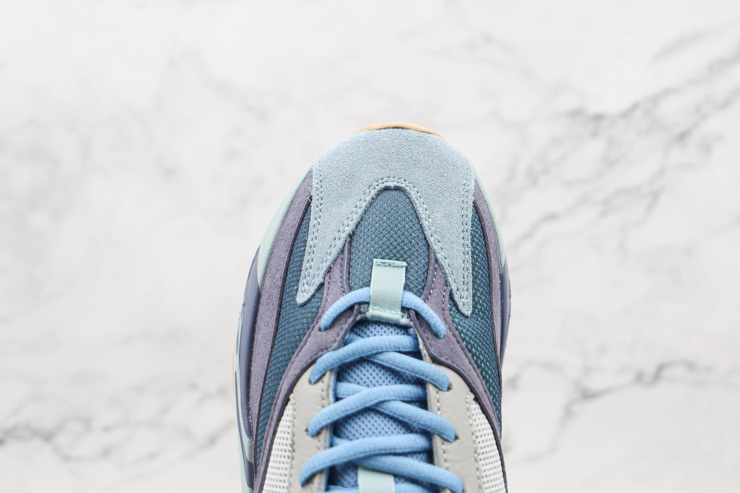 Adidas Yeezy Boost 700 Azul Carbono 