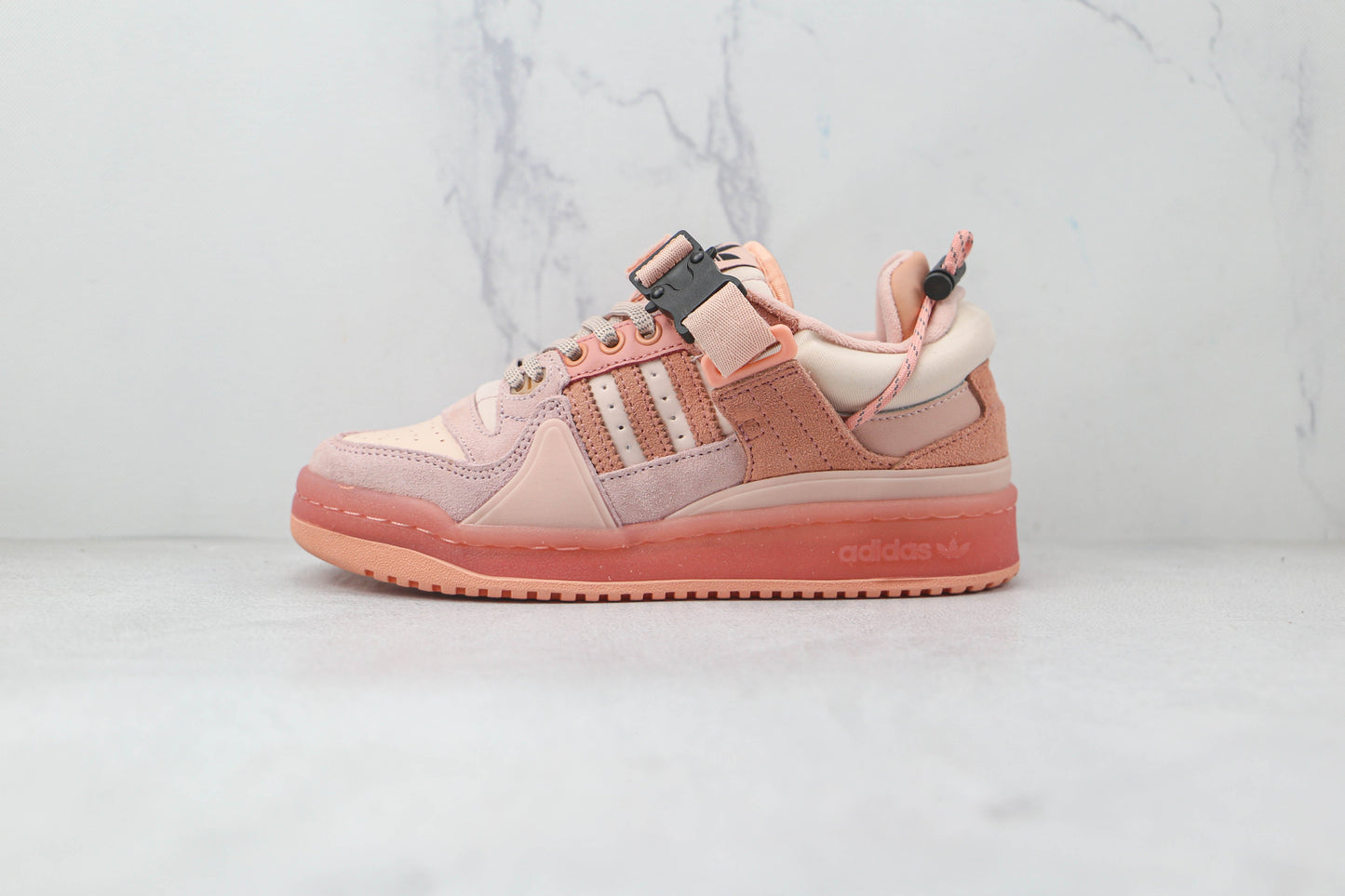 Ovo de Páscoa rosa Adidas Bad Bunny 