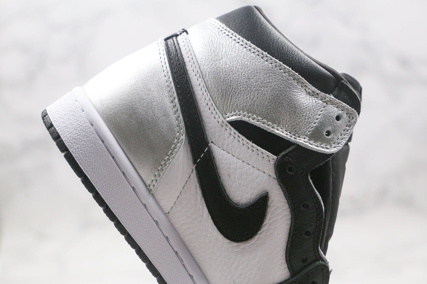 Jordan 1 Retro High Silver Toe 