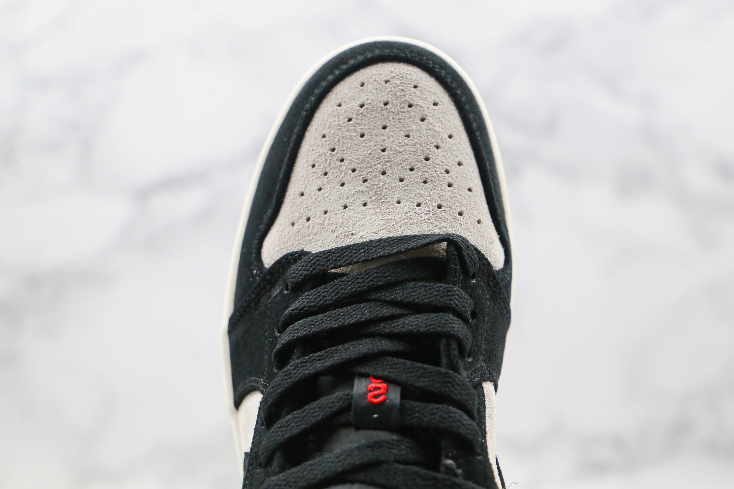 Jordan 1 Low University Dourado Preto 