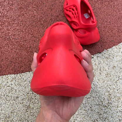 Adidas Yeezy Foam RNNR Vermilion 