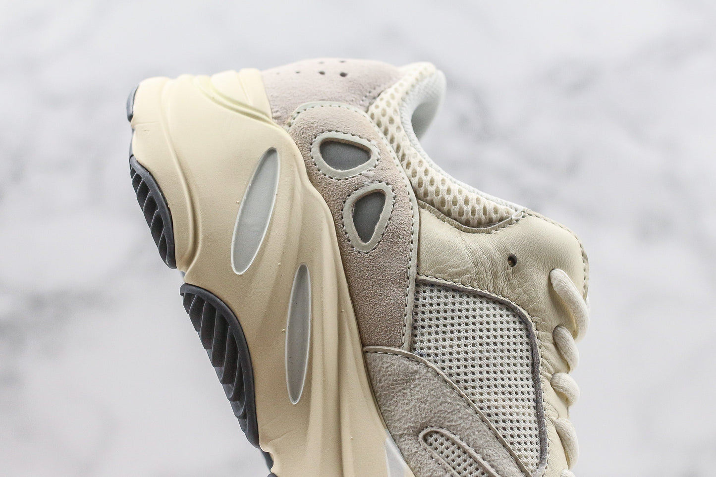 Adidas Yeezy Boost 700 Analógico 