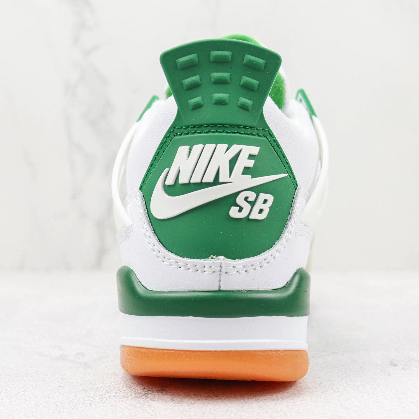 Jordan 4 Retro SB Verde Pinheiro