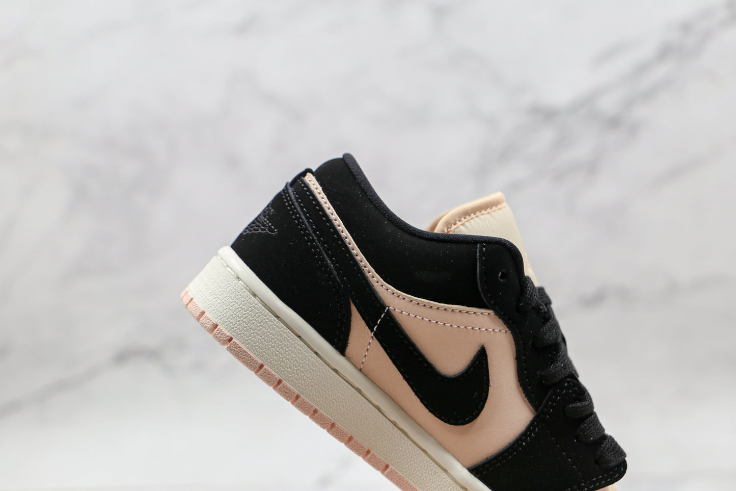 Jordan 1 Low Preto Guava Ice 