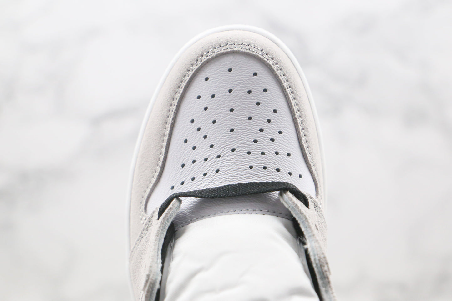 Jordan 1 Retro High Light Smoke Grey 