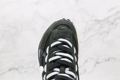 Nike Vaporwaffle Sacai Preto Branco 