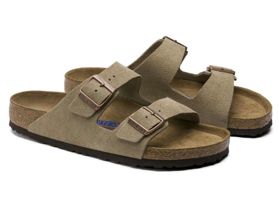 Birkenstock Arizona com palmilha macia em camurça