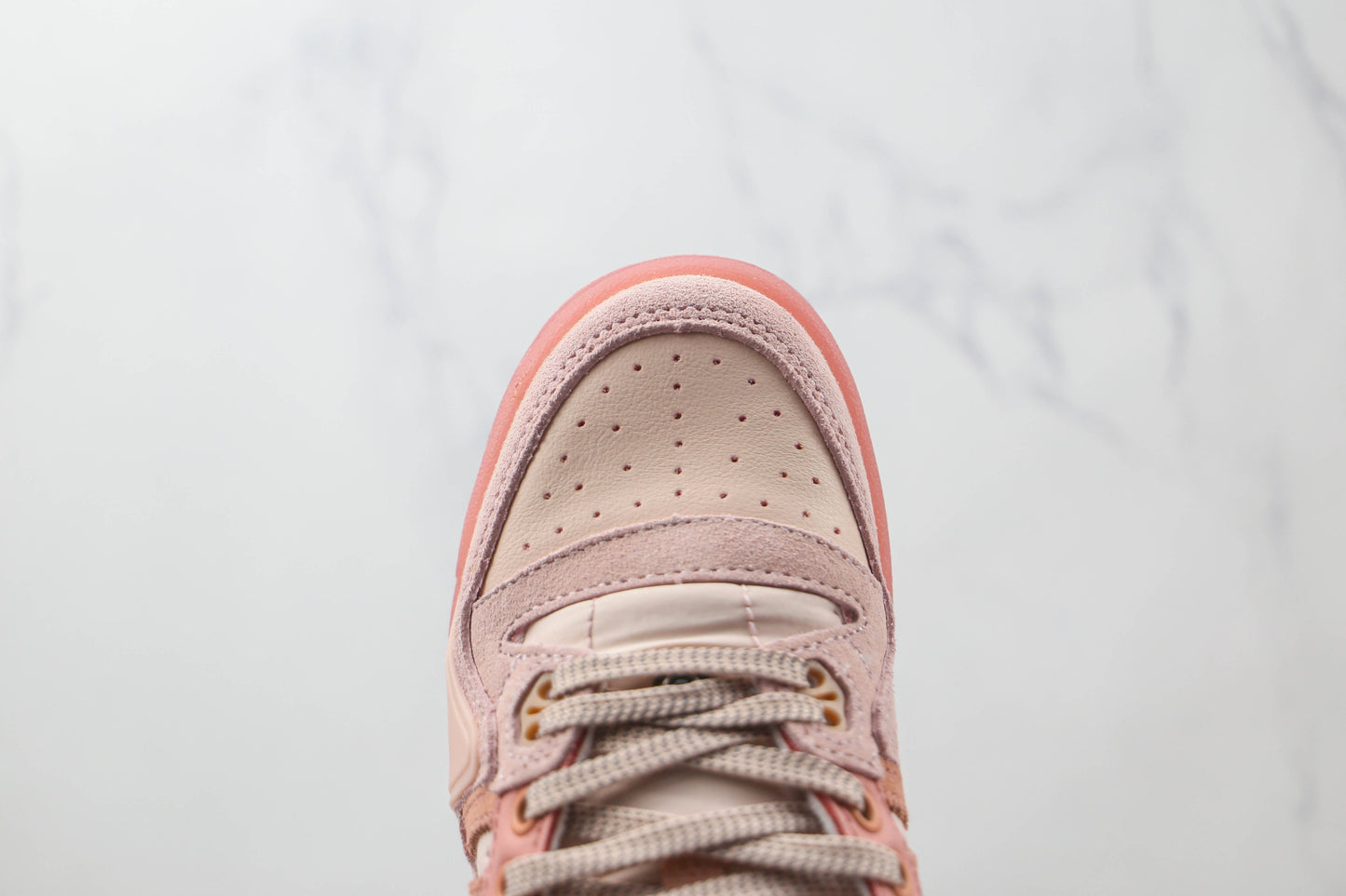 Ovo de Páscoa rosa Adidas Bad Bunny 