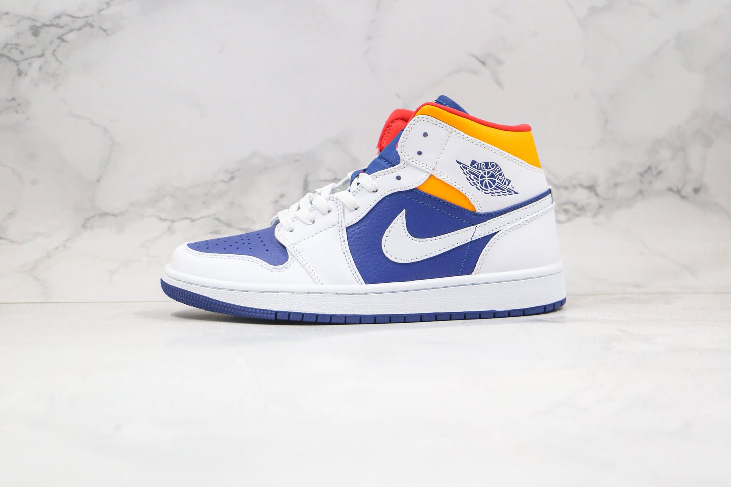 Jordan 1 Mid Branco Laranja Laser Azul Royal Profundo 