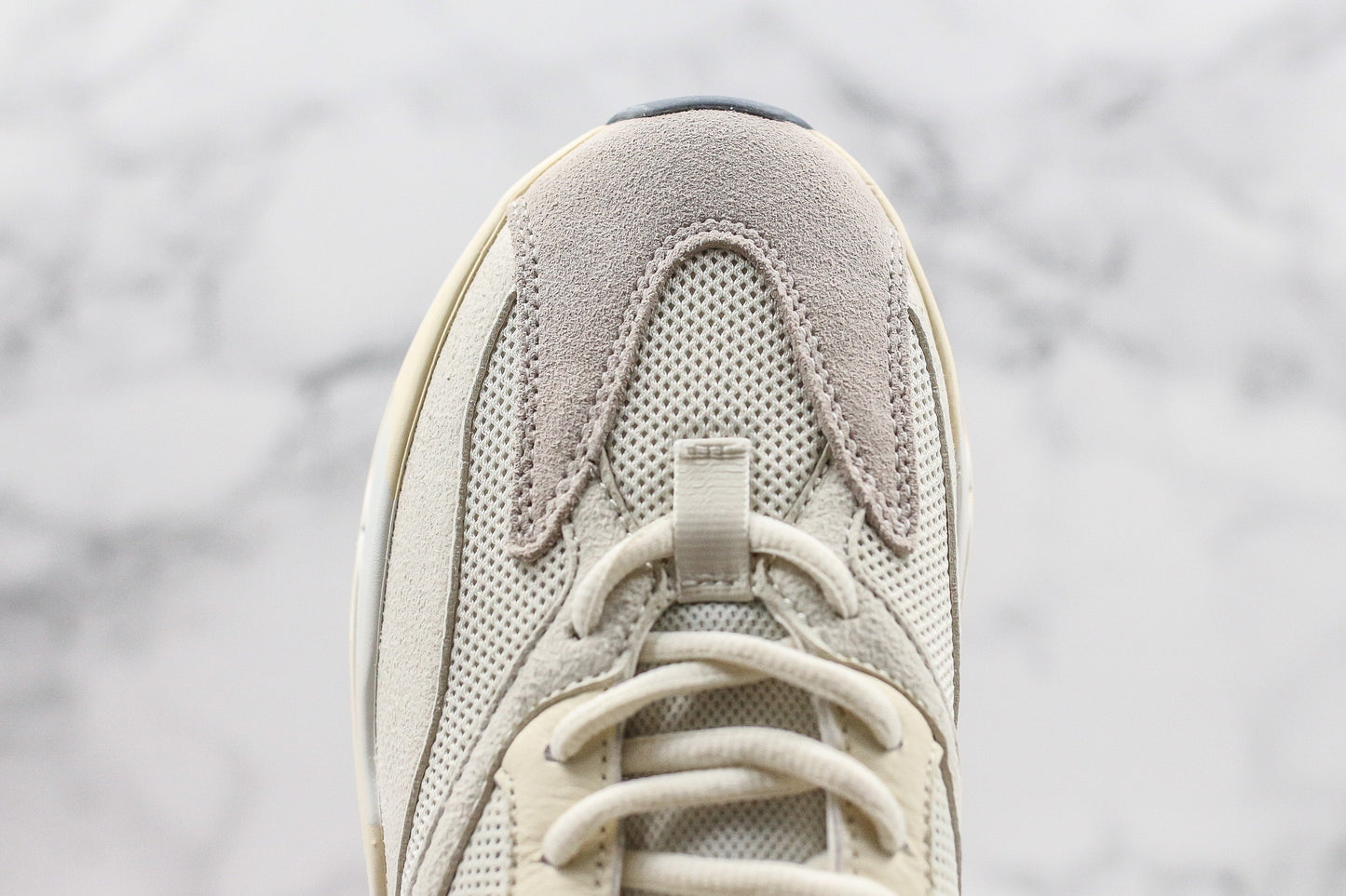 Adidas Yeezy Boost 700 Analógico 