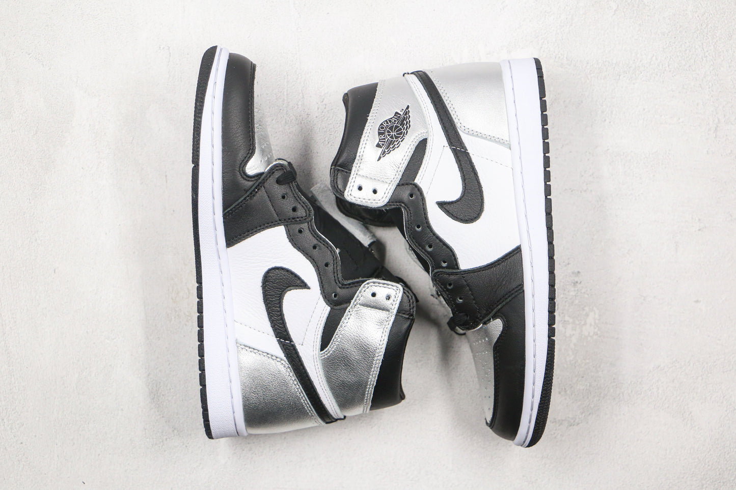 Jordan 1 Retro High Silver Toe 