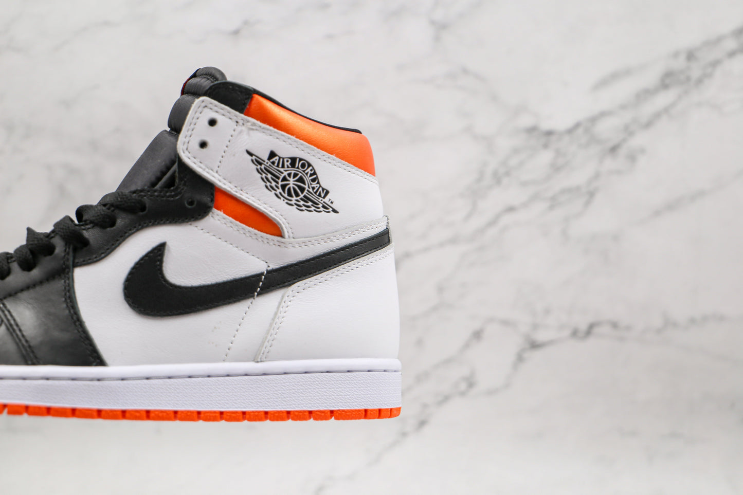 Jordan 1 Retro High Laranja Elétrico 
