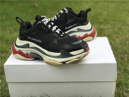 Balenciaga Triple S Preto Branco Vermelho