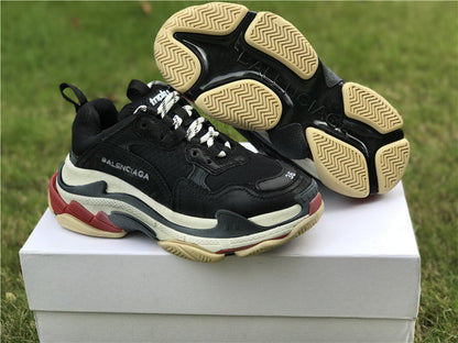 Balenciaga Triple S Preto Branco Vermelho